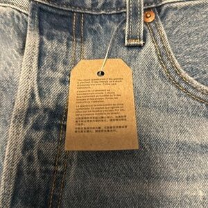 LEVIS 501 Button-Fly Denim Shorts Distressed Size 31 NWT"